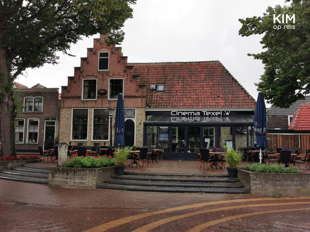 Cinema Texel bioscoop - rotonde met de bioscoop gevestigd in een groot huis